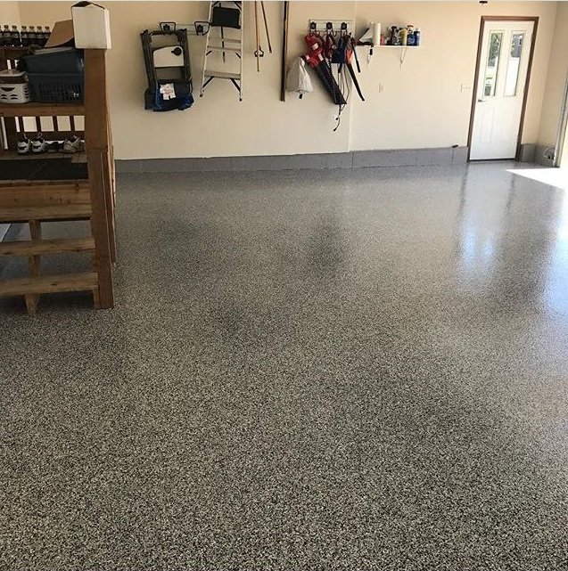 piso epoxi garagem flakes 1